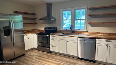 84 Longkill Rd in Ballston Lake, NY - Building Photo - Building Photo