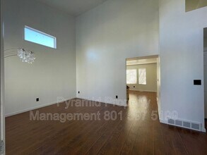 4111 W 9580 S in South Jordan, UT - Foto de edificio - Building Photo