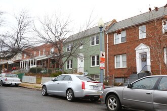 1346 Queen St NE in Washington, DC - Foto de edificio - Building Photo