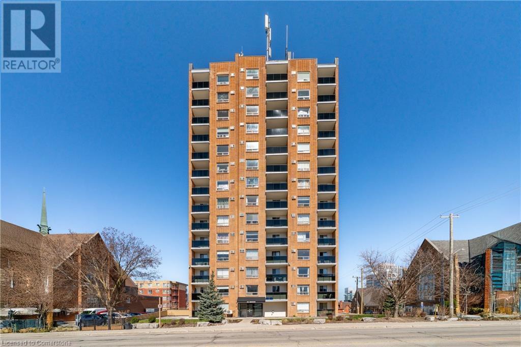 64 Benton St in Kitchener, ON - Building Photo