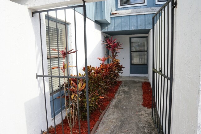 1111 Mayport Landing Cir in Atlantic Beach, FL - Foto de edificio - Building Photo