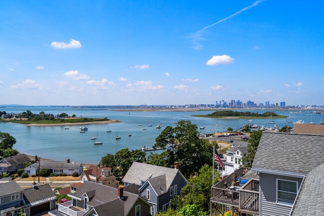 77 Harbor View Ave, Unit B in Winthrop, MA - Foto de edificio - Building Photo