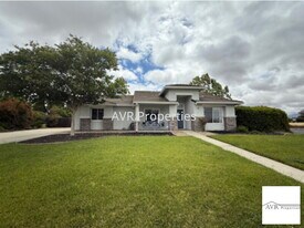 1105 Meadow Dr in Livermore, CA - Building Photo