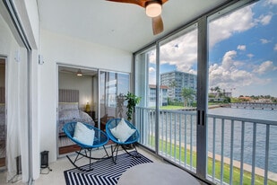 410 Wilma Cir in Riviera Beach, FL - Building Photo