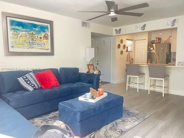 14919 SW 104th St in Miami, FL - Building Photo
