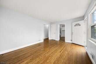 9 High Point Rd in East Brunswick, NJ - Building Photo - Building Photo
