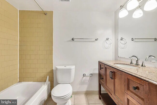 11216 Cherry Hill Rd, Unit Cherry Hill Rd Condo in Beltsville, MD - Foto de edificio - Building Photo