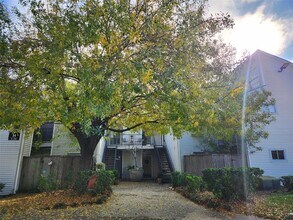 9809 Richmond Ave. in Houston, TX - Foto de edificio - Building Photo