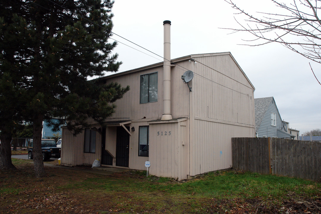 5123-5125 NE Killingsworth St in Portland, OR - Building Photo