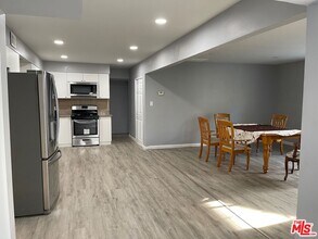 15013 Hartsook St in Los Angeles, CA - Building Photo - Building Photo