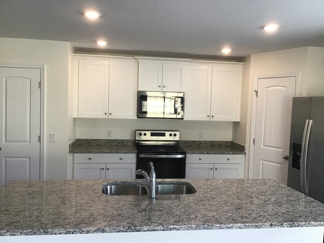 1017 Jt Westfield Dr in Navassa, NC - Building Photo - Building Photo