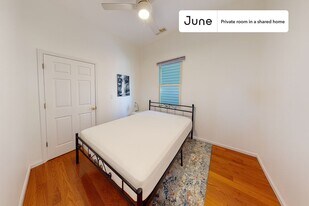 Room in Shared 3 bed/1 bath home in Chicago, IL - Building Photo