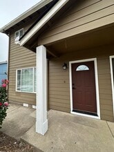 3327 Rockingham Ct NE in Salem, OR - Building Photo - Building Photo