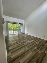 1921 87th Avenue Ct W in University Place, WA - Foto de edificio - Building Photo