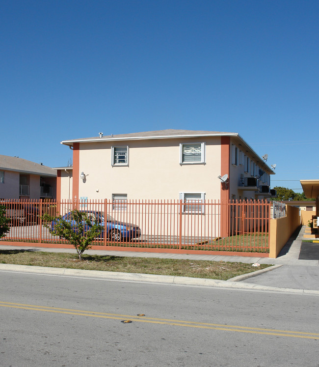 431 E 30th St in Hialeah, FL - Building Photo - Building Photo