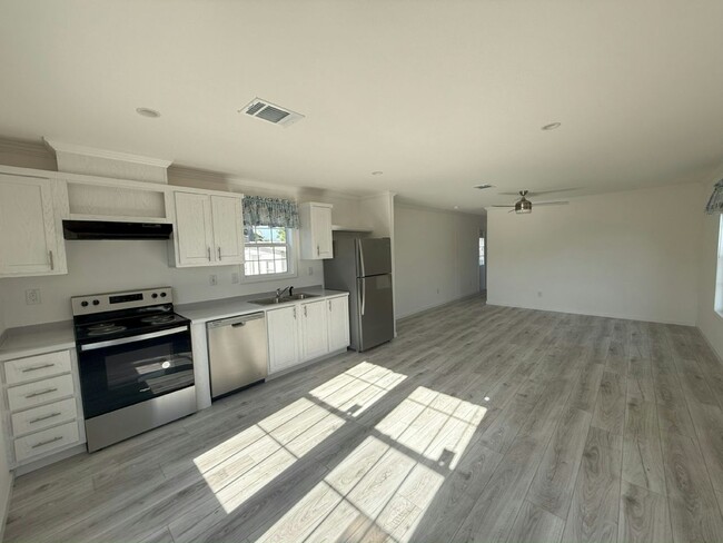 2 Temple Ave in Fort Pierce, FL - Building Photo - Building Photo