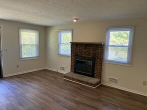 126 Larkins Xing in Rochester, NY - Building Photo - Building Photo