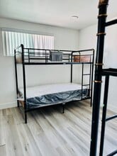 215 E 29th St in Los Angeles, CA - Building Photo - Building Photo