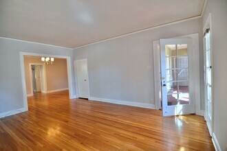 2021 N Vermont Ave in Los Angeles, CA - Building Photo - Building Photo