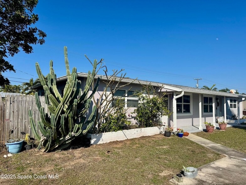 218 Cassia Blvd in Satellite Beach, FL - Building Photo