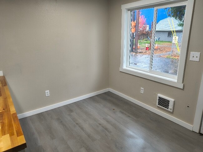 9035 SE Division St in Portland, OR - Building Photo - Building Photo