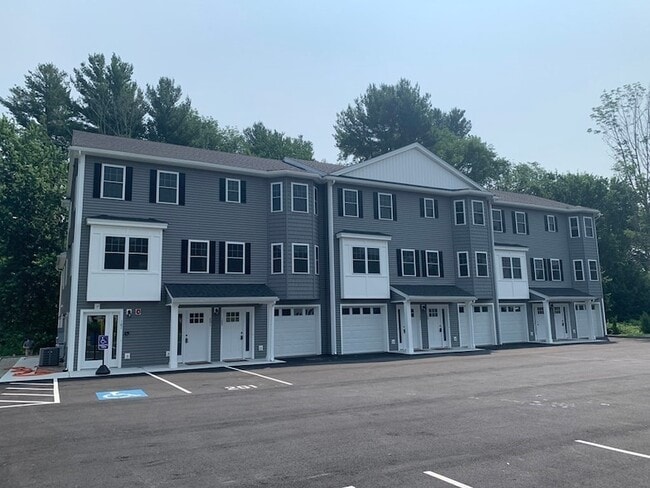 1418 Main St in Tewksbury, MA - Foto de edificio - Building Photo