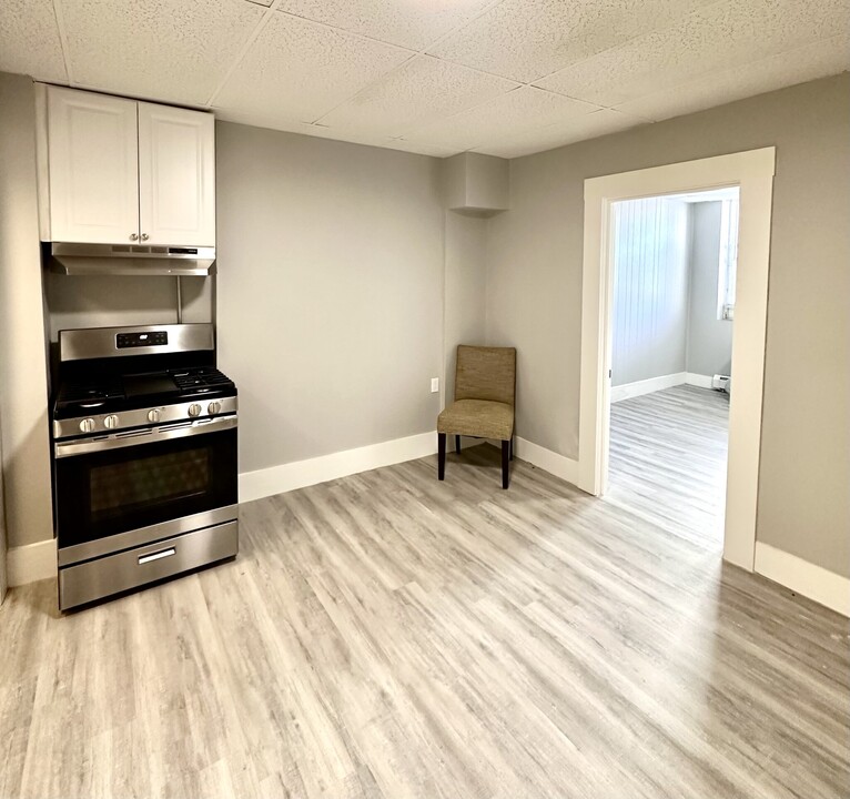 28 Maverick St, Unit 1 BED VERY CLEAN in Boston, MA - Foto de edificio