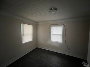 813 N E St in Pensacola, FL - Foto de edificio - Building Photo
