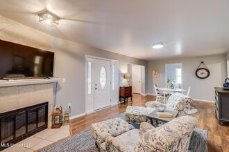 419 E 2nd St, Unit 1 in Long Beach, MS - Building Photo - Building Photo