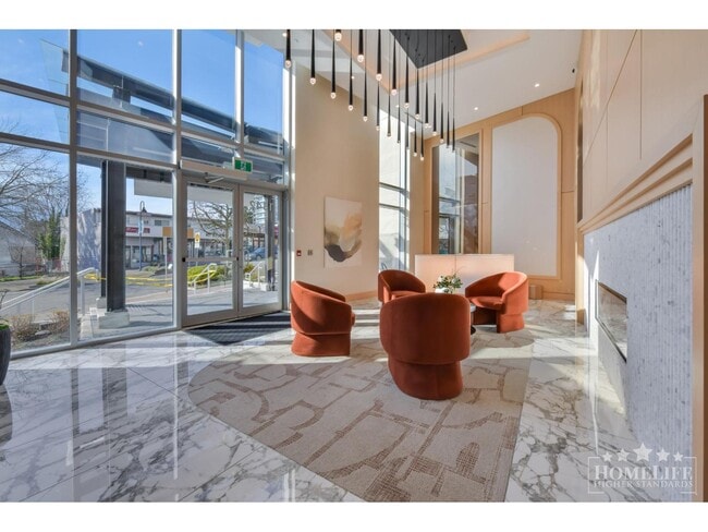 1342 Johnston Rd in White Rock, BC - Building Photo - Building Photo