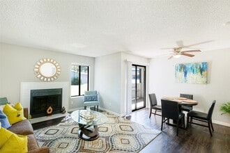 4600 W Pioneer Dr, Unit 105 in Irving, TX - Foto de edificio - Building Photo