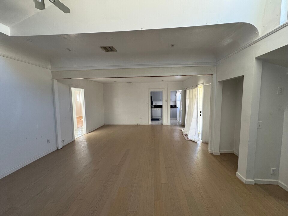 2217 Selby Ave in Los Angeles, CA - Foto de edificio