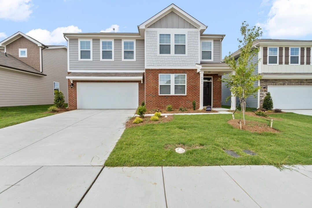 9006 Foxcroft Dr in Monroe, NC - Building Photo