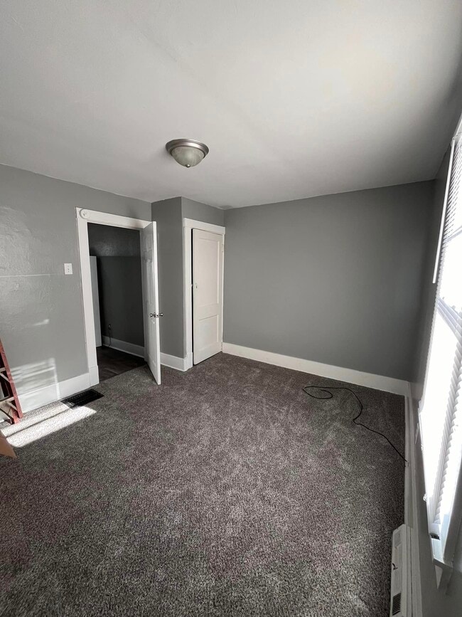 1609 Kenneth Ave, Unit REAR in New Kensington, PA - Foto de edificio - Building Photo