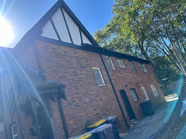 5536 Paseo Blvd, Unit 5538 in Kansas City, MO - Foto de edificio - Building Photo