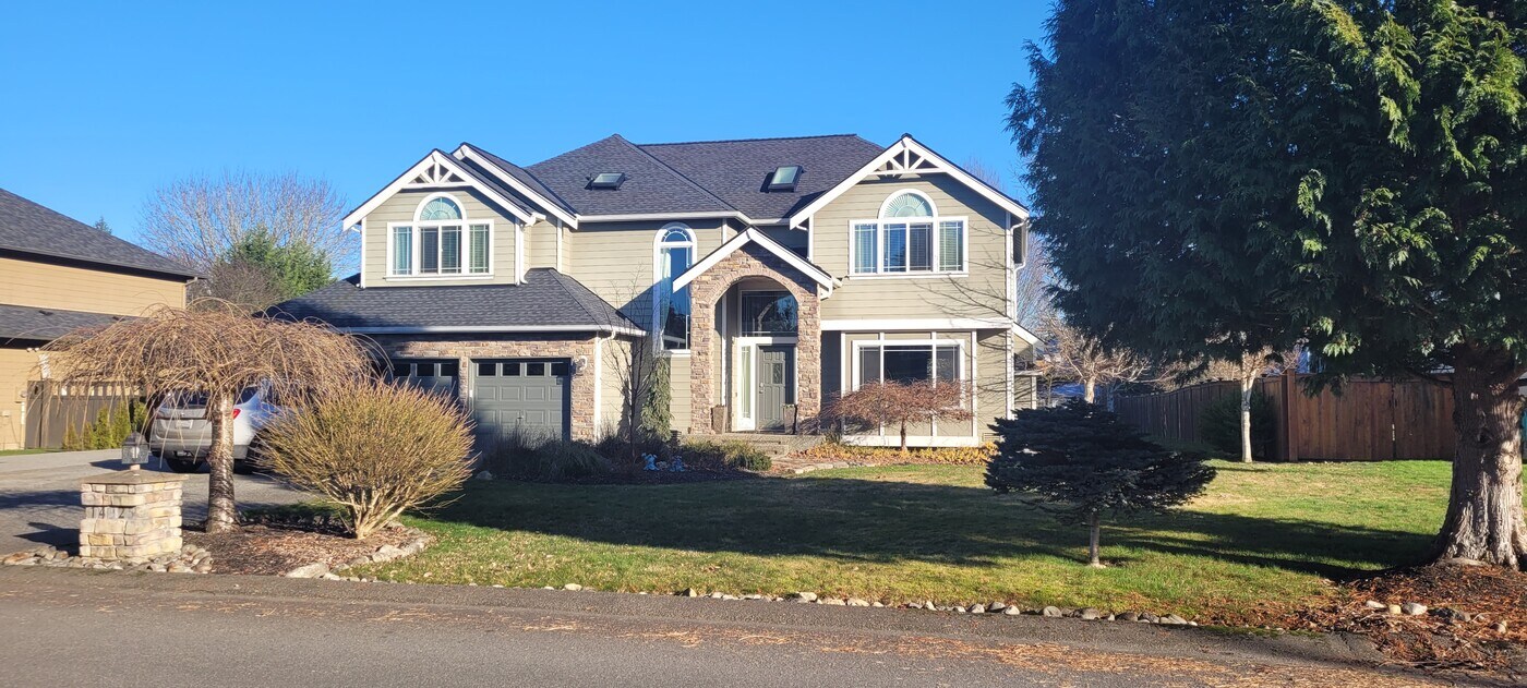 14925 226th Ave SE in Monroe, WA - Foto de edificio