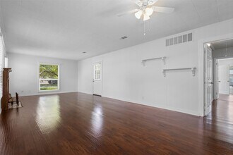 9103 Forest Hills Blvd in Dallas, TX - Building Photo - Building Photo