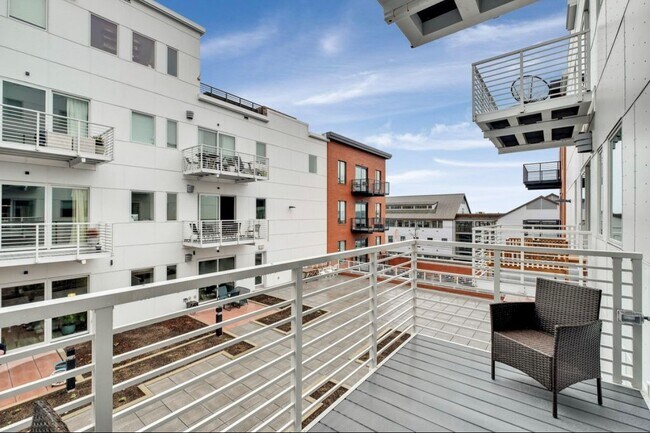383 Commercial St, Unit 415 in Portland, ME - Building Photo - Building Photo