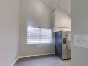 6906 Falling Waters Dr in Spring, TX - Building Photo - Building Photo