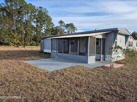 126 Cypress St in Crescent City, FL - Building Photo