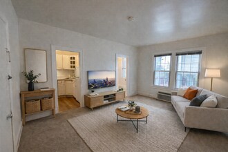 7347 Wisconsin Ave, Unit 303 in Bethesda, MD - Foto de edificio - Building Photo