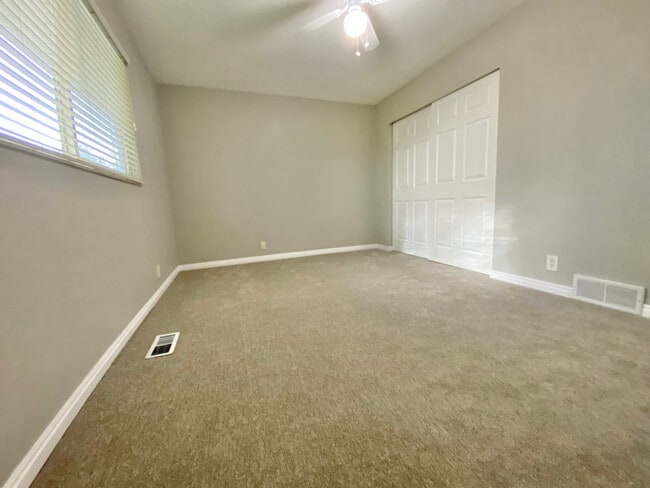 11440 Sandy Creek Dr in Sandy, UT - Foto de edificio - Building Photo