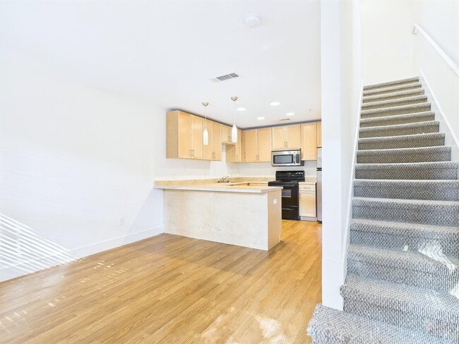property at 711 W 32nd St