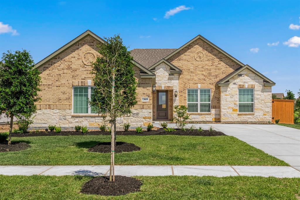 3202 Bolt Rope Dr in Santa Fe, TX - Building Photo