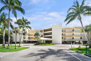 221 NE Plantation Rd in Stuart, FL - Building Photo