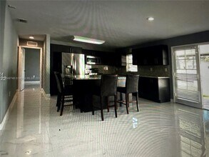 18310 NW 85th Ave in Hialeah, FL - Building Photo - Building Photo