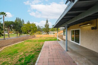 5609 Vía Junipero Serra in Riverside, CA - Building Photo - Building Photo