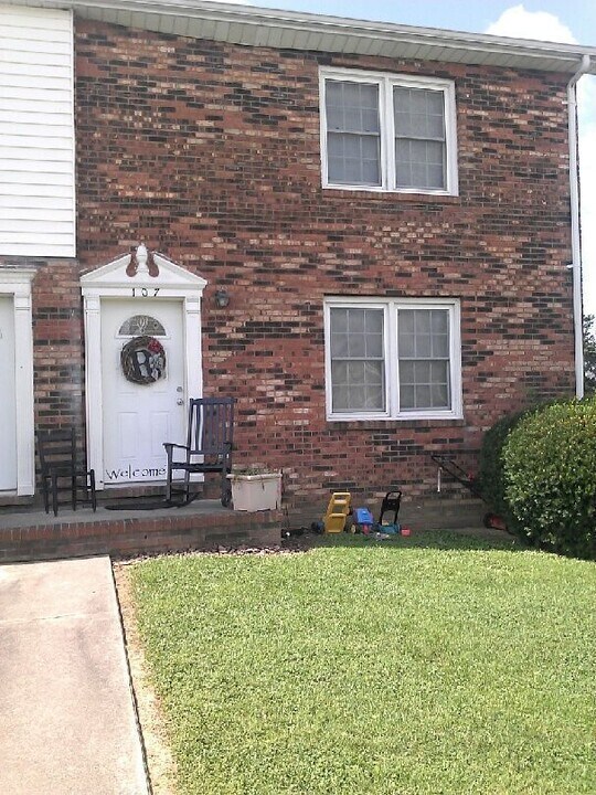 107 London in Campbellsville, KY - Building Photo