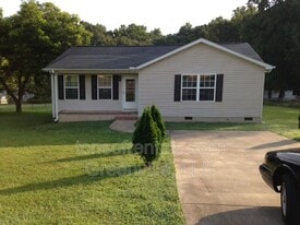 107 Hill St in Greer, SC - Building Photo