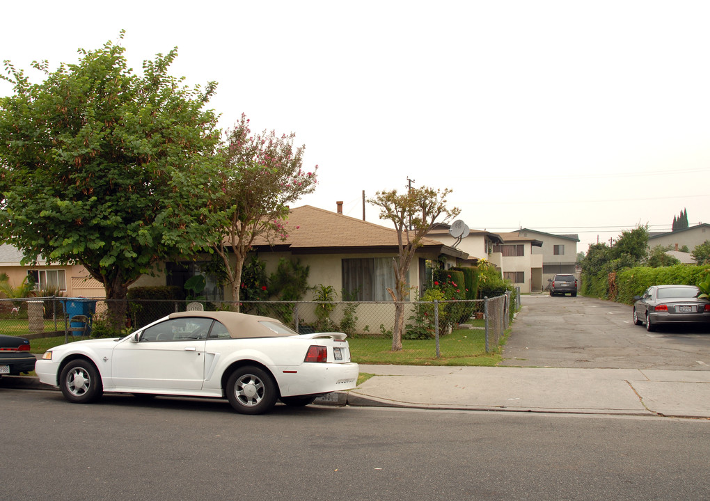 6029 Live Oak St in Bell Gardens, CA - Building Photo